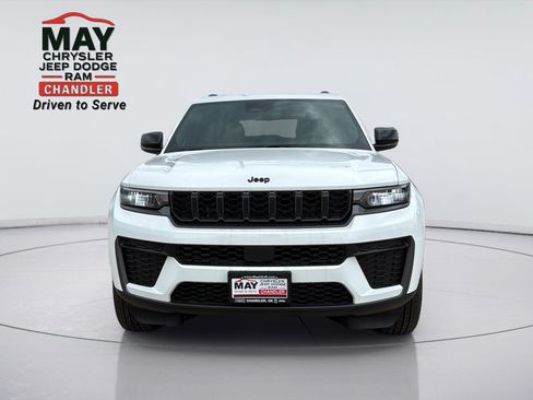 New 2026 Jeep Grand Cherokee Altitude AWD/4WD image 2