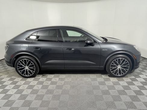 Used 2025 Porsche Macan Electric image 8