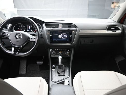 Used 2019 Volkswagen Tiguan SE FWD image 9