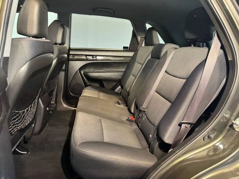 Used 2011 Kia Sorento 2WD w/ Convenience Pkg image 22