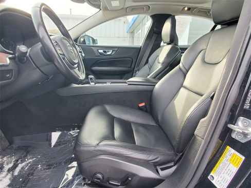 Used 2022 Volvo S60 B5 Momentum image 10