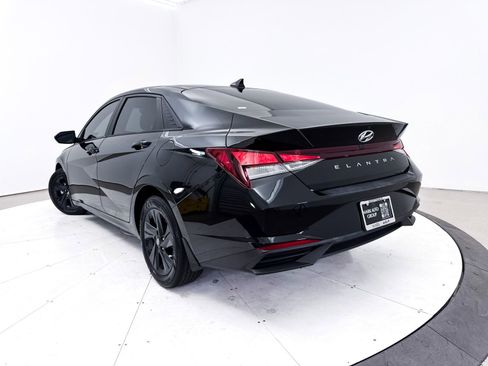 Used 2022 Hyundai Elantra SEL image 2