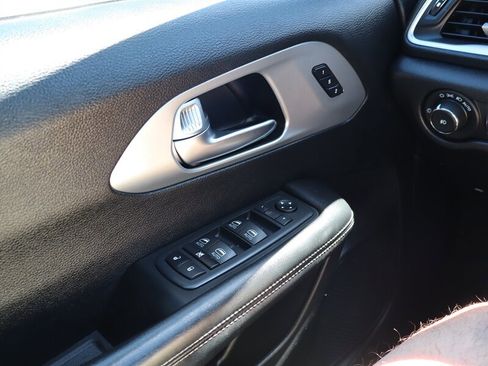 Used 2020 Chrysler Pacifica Touring-L Plus FWD image 9