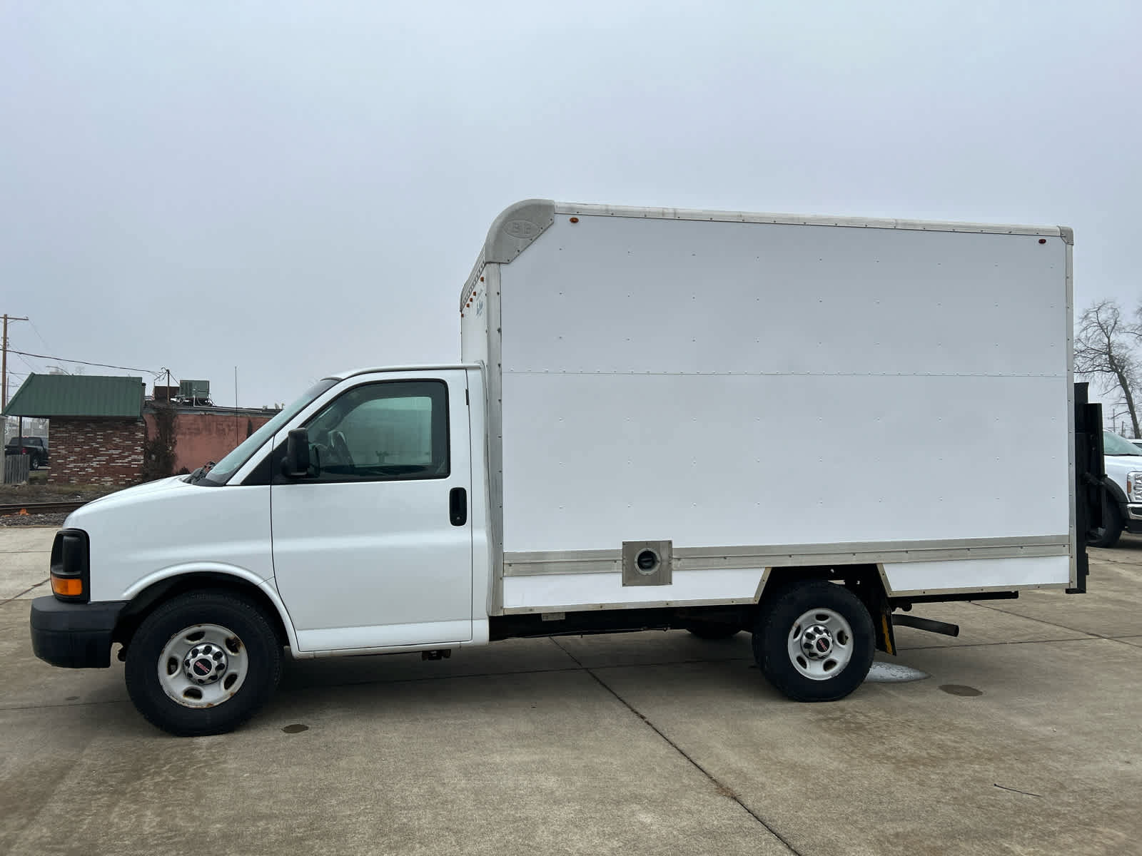 Used 2015 GMC Savana 3500 RWD image 4