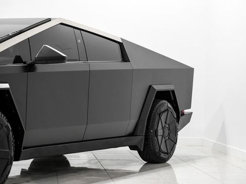 Used 2024 Tesla Cybertruck AWD Crew Cab image 3