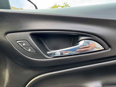 Used 2018 Chevrolet Equinox LT FWD image 33