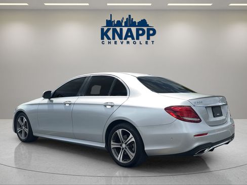 Used 2017 Mercedes-Benz E 300 4MATIC image 3