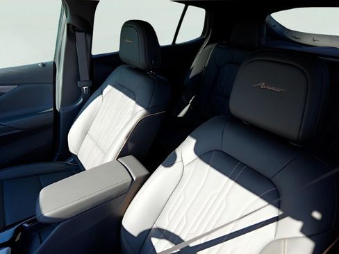 New 2026 Buick Envista Avenir image 10