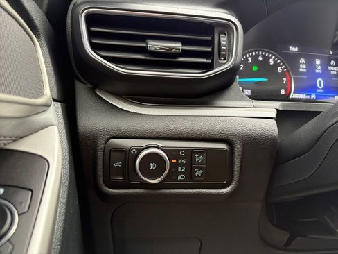 Used 2023 Ford Explorer XLT w/ Equipment Group 202A image 4