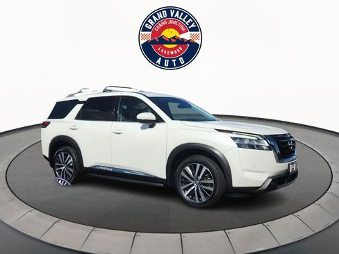 Used 2022 Nissan Pathfinder Platinum w/ Lighting Package (N93) image 1