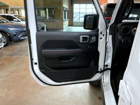 Used 2025 Jeep Wrangler Unlimited Rubicon image 9