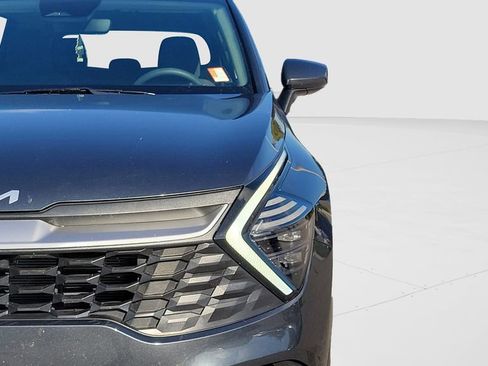 Used 2025 Kia Sportage LX image 9