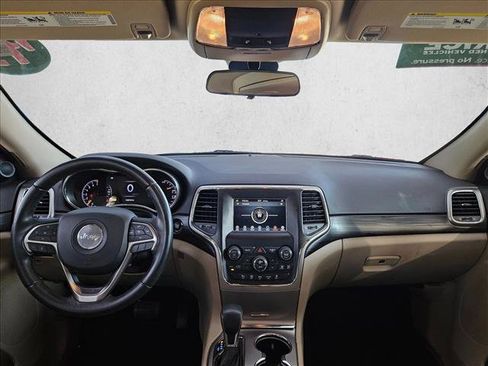 Used 2019 Jeep Grand Cherokee Laredo RWD image 15