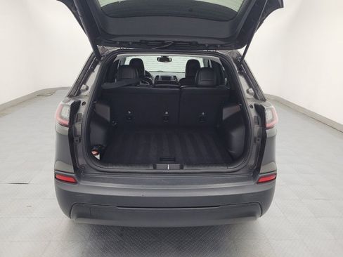 Used 2019 Jeep Cherokee Latitude Plus w/ Comfort/Convenience Group image 29