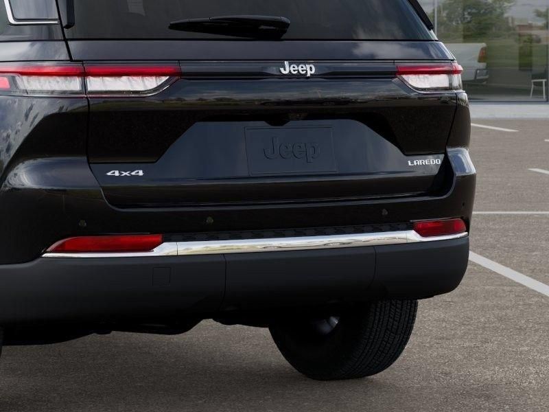 New 2025 Jeep Grand Cherokee Laredo X w/ Luxury Tech Group I AWD/4WD image 13