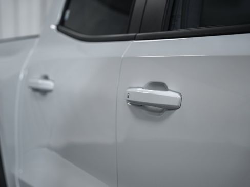 Used 2026 Chevrolet Colorado ZR2 image 14