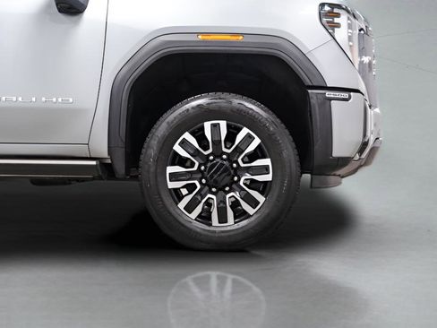 Used 2024 GMC Sierra 2500 Denali Ultimate AWD/4WD image 7