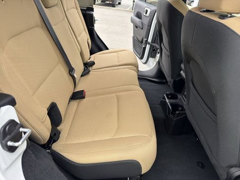 Used 2019 Jeep Wrangler Unlimited Sahara image 30