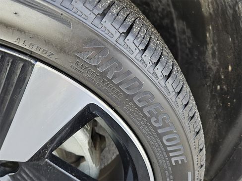 Used 2025 Nissan Kicks SR w/ Illumination Package image 5