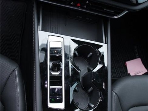 Certified 2025 Volkswagen Atlas SE image 22