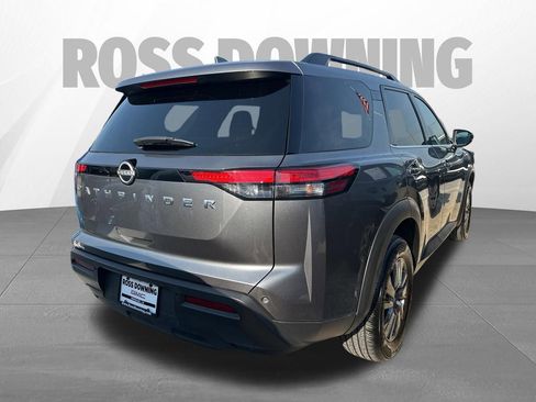 Used 2025 Nissan Pathfinder SV FWD image 4
