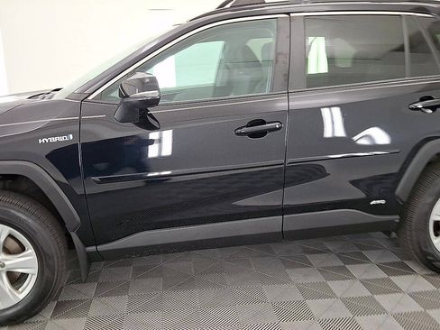 Used 2021 Toyota RAV4 XLE w/ Convenience Package image 9