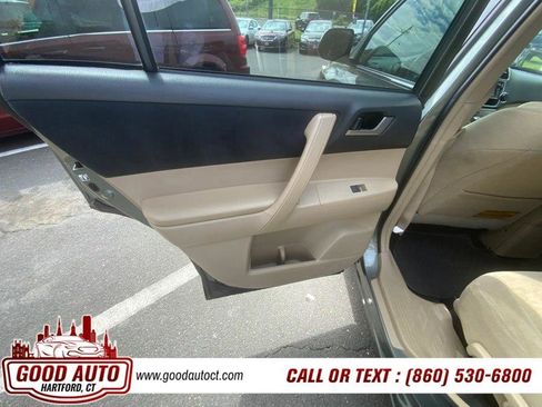 Used 2013 Toyota Highlander Plus AWD/4WD image 8