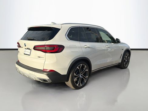 Used 2022 BMW X5 xDrive45e w/ Luxury Seating Package image 3