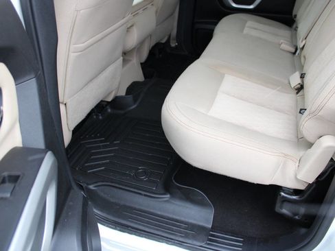 Used 2018 Nissan Titan SV image 31