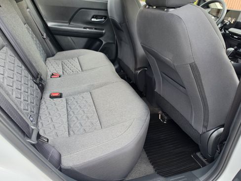 Used 2026 Nissan Kicks SV FWD image 16