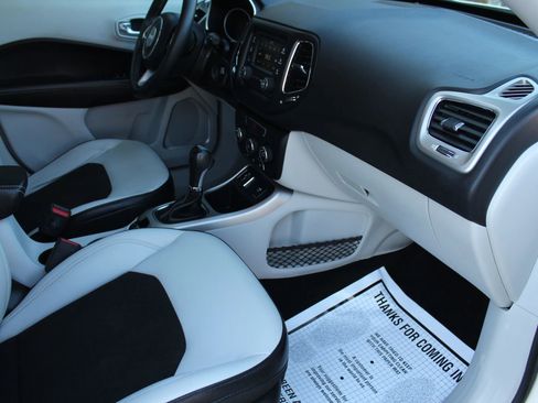 Used 2018 Jeep Compass Latitude w/ Cold Weather Group image 17