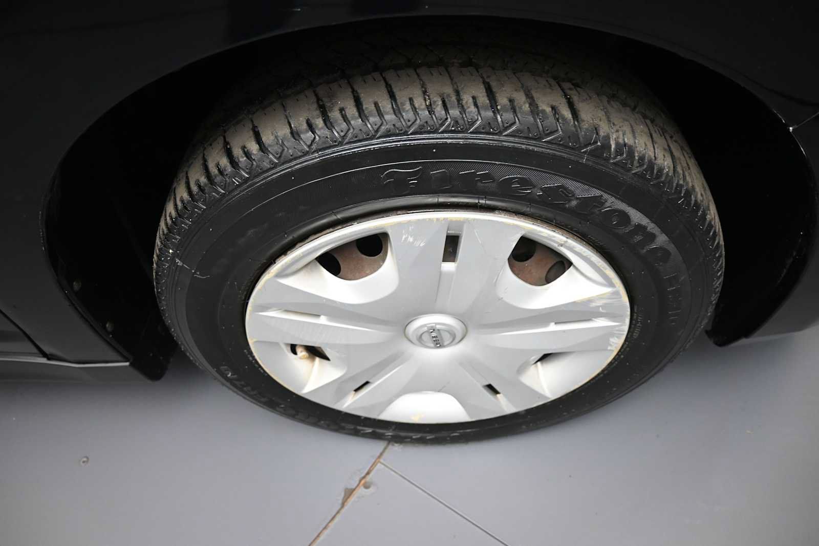 Used 2011 Nissan Versa 1.8 S FWD image 13