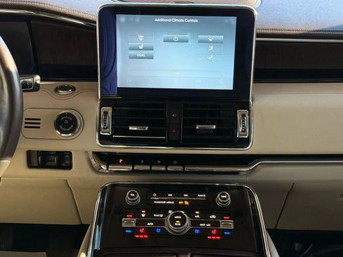 Used 2018 Lincoln Navigator L Reserve w/ Technology Package image 32