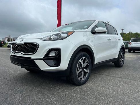 Used 2022 Kia Sportage LX image 8