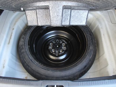 Used 2017 Toyota Camry LE FWD image 28