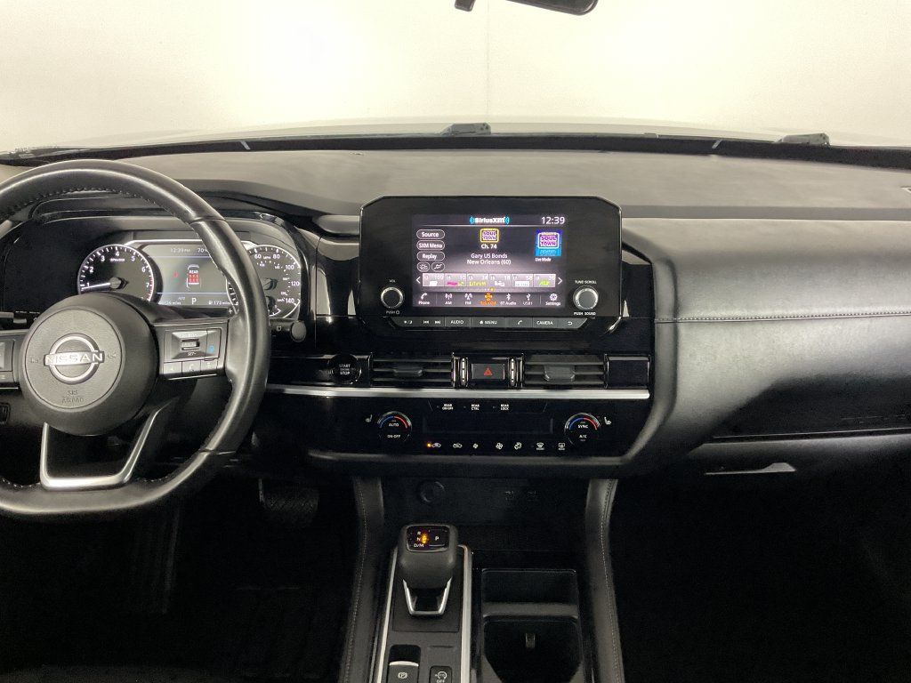 Used 2025 Nissan Pathfinder SV AWD/4WD image 15