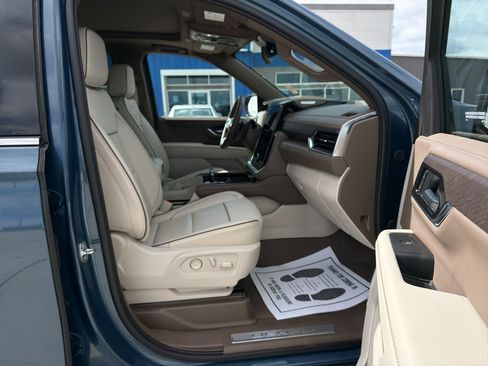 Used 2025 GMC Yukon XL Denali w/ Sun & Power Step Package AWD/4WD image 24