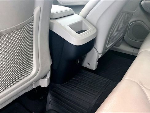 Used 2018 Volvo XC60 T5 Momentum w/ Vision Package image 32