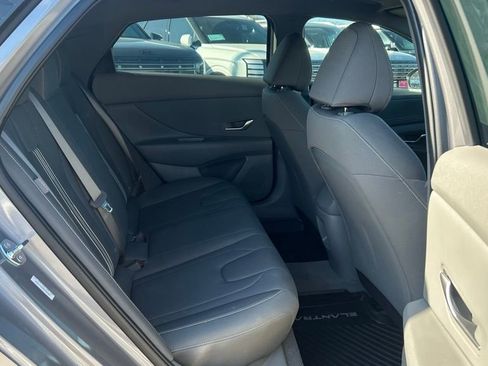 Used 2025 Hyundai Elantra Sport image 25