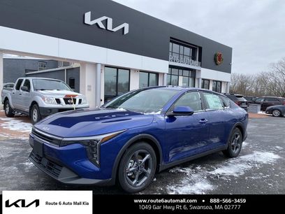 New 2025 Kia K4 LXS