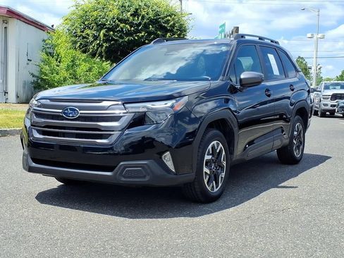 Used 2025 Subaru Forester Premium w/ Convenience Package #1 AWD/4WD image 3