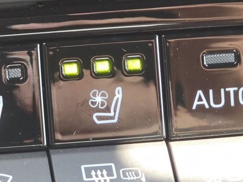 Used 2026 Toyota Crown Platinum AWD/4WD image 12