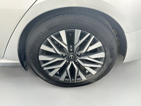 Used 2024 Nissan Altima 2.5 SV image 11
