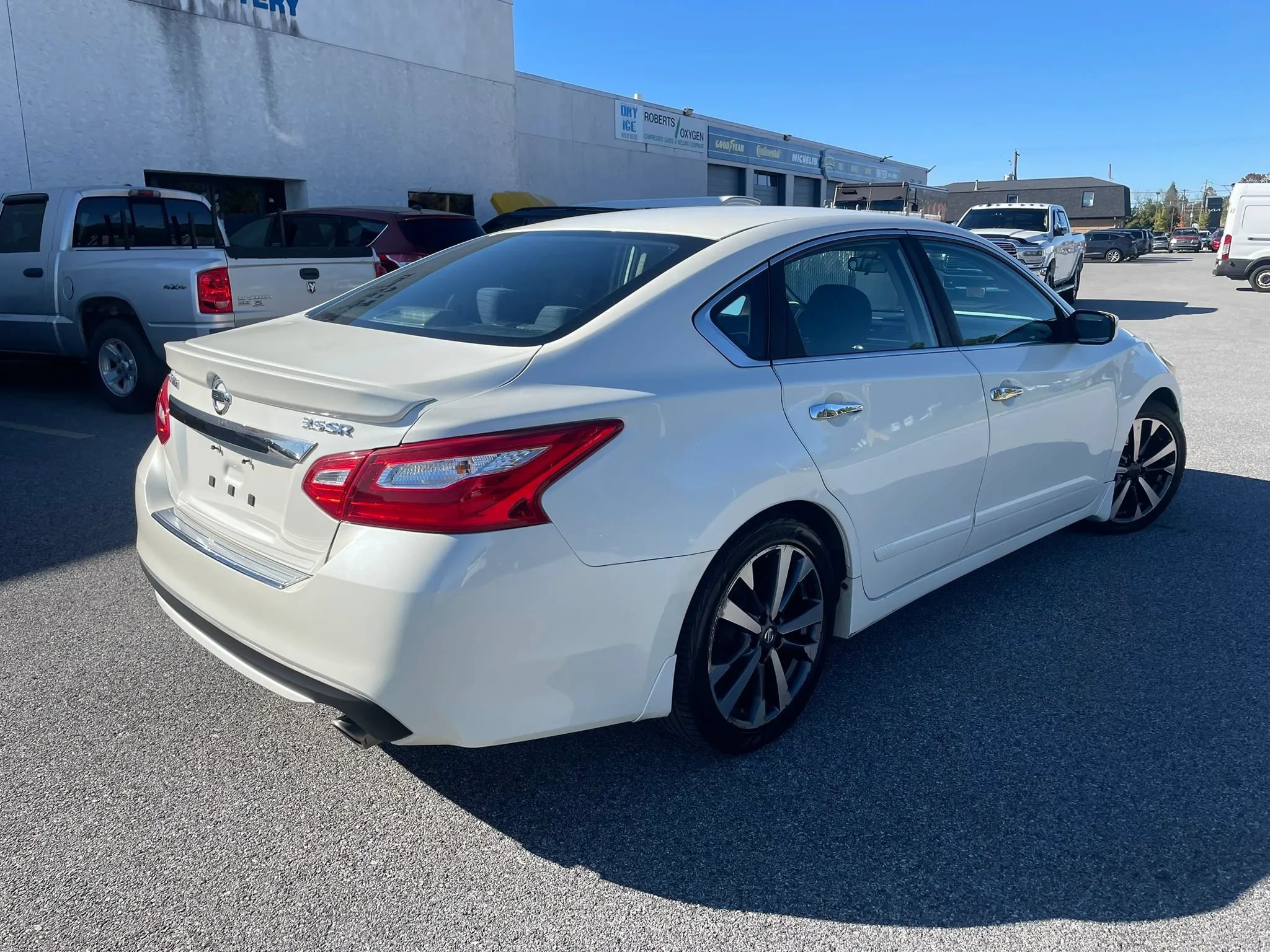 Used 2016 Nissan Altima 3.5 SR FWD image 21