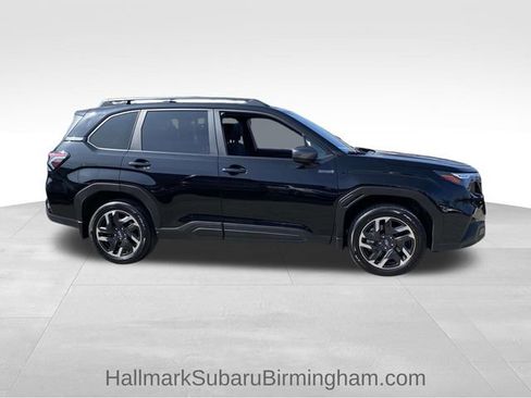 Used 2025 Subaru Forester Premium image 2