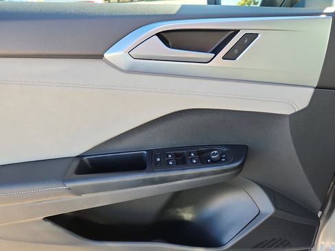 New 2026 Volkswagen Taos SE image 11