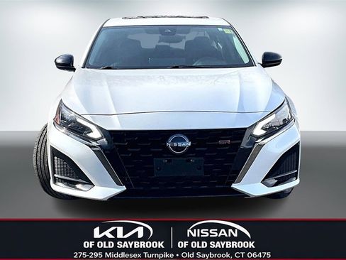 Used 2023 Nissan Altima 2.5 SR w/ SR Premium Package image 2
