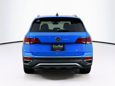 Used 2023 Volkswagen Taos SE w/ Panoramic Sunroof Package FWD image 7