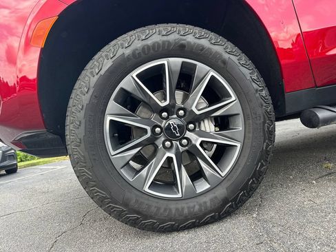 Used 2023 Chevrolet Tahoe Z71 w/ Z71 Off-Road Package AWD/4WD image 12