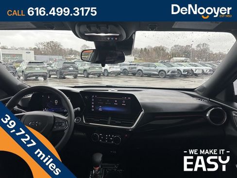 Certified 2024 Chevrolet Trax RS w/ Sunroof Package image 19